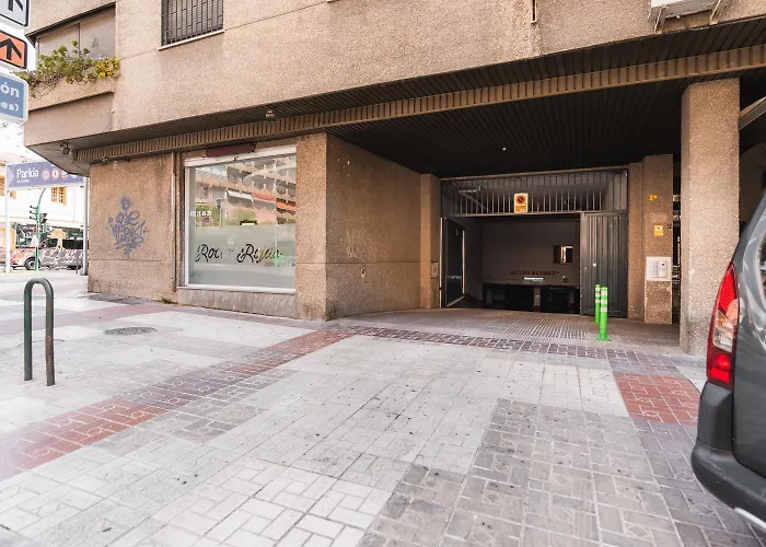 Avenida Del Sur Con Parking 아파트